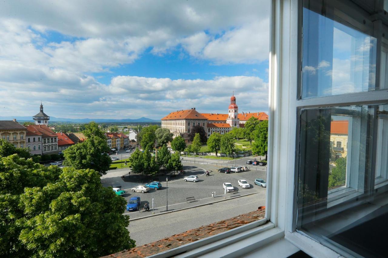 Hotel Magnolia Roudnice nad Labem Buitenkant foto