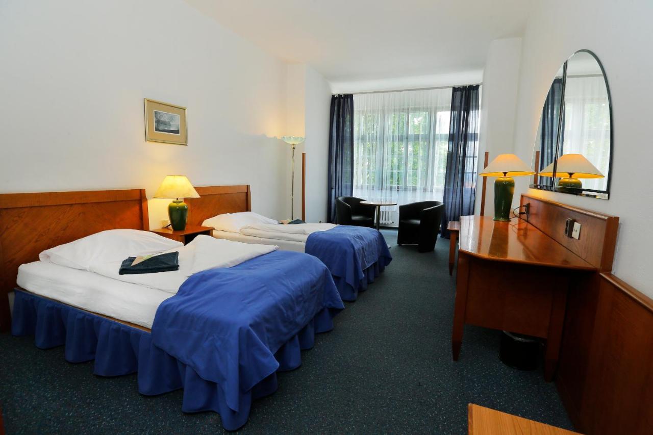 Hotel Magnolia Roudnice nad Labem Buitenkant foto