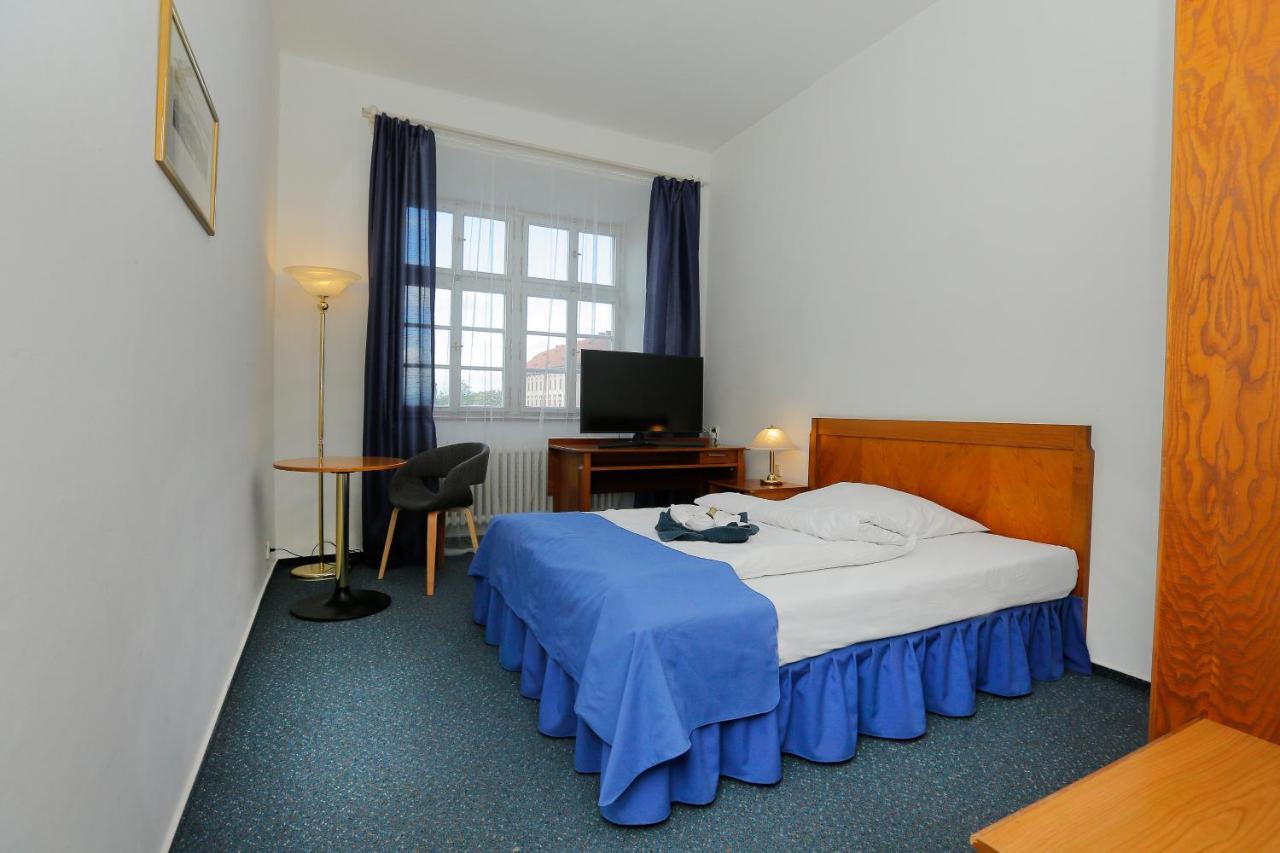 Hotel Magnolia Roudnice nad Labem Buitenkant foto
