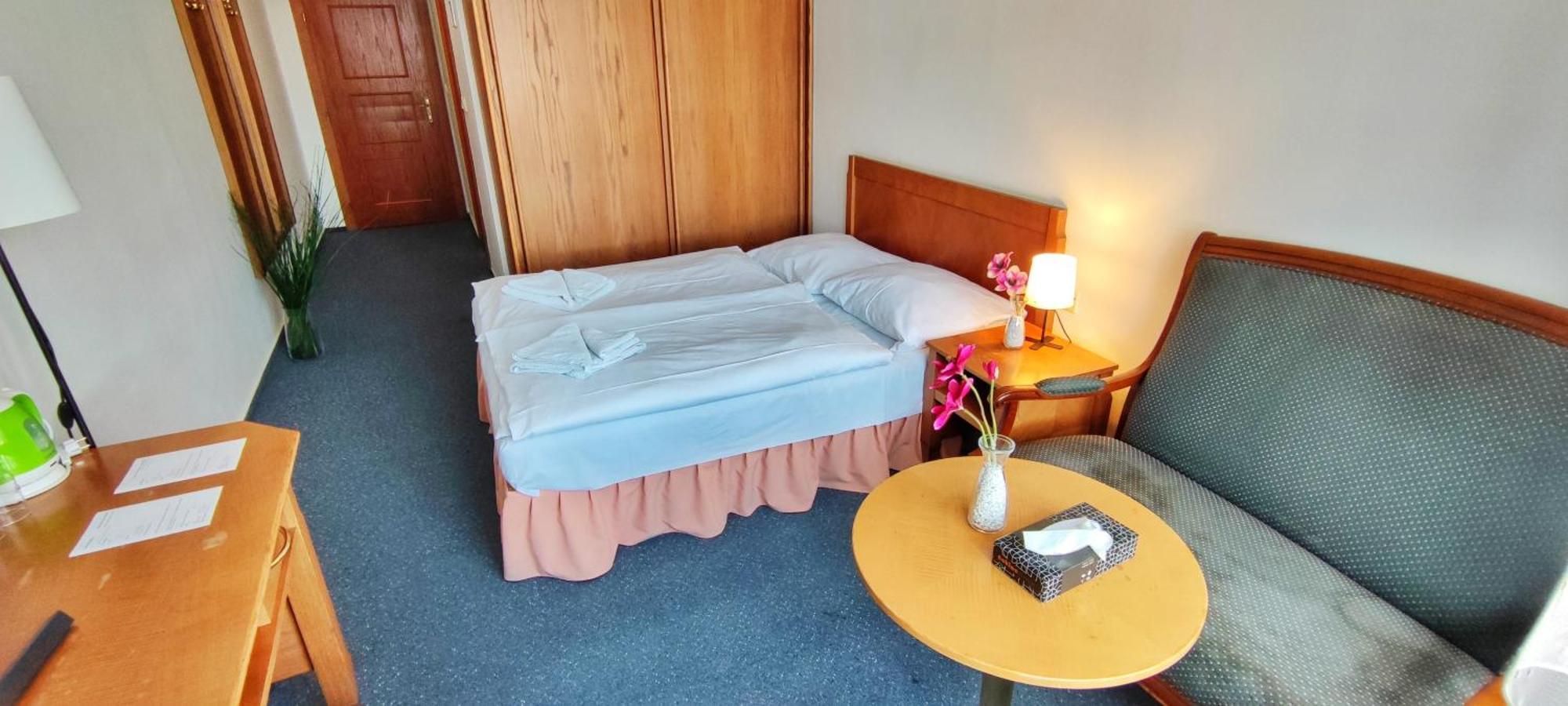Hotel Magnolia Roudnice nad Labem Buitenkant foto