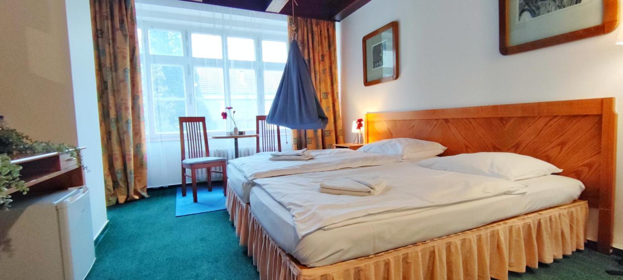 Hotel Magnolia Roudnice nad Labem Buitenkant foto