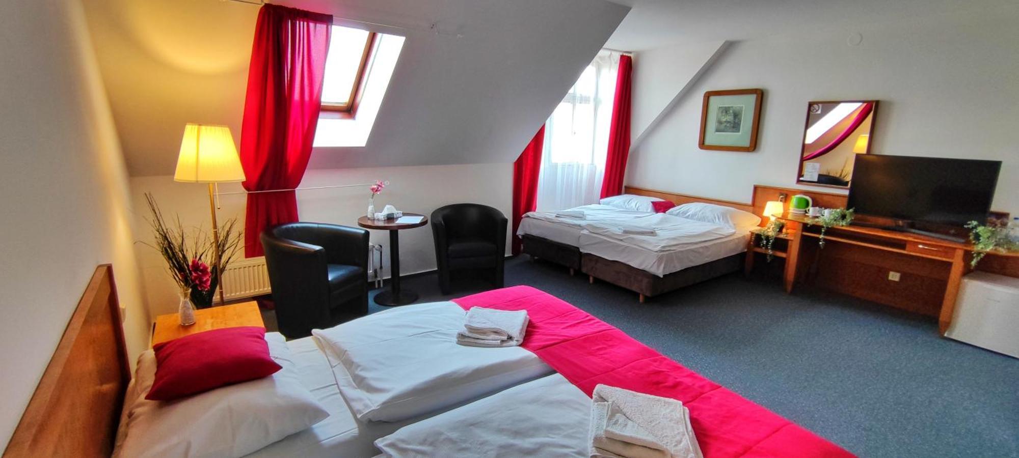 Hotel Magnolia Roudnice nad Labem Buitenkant foto
