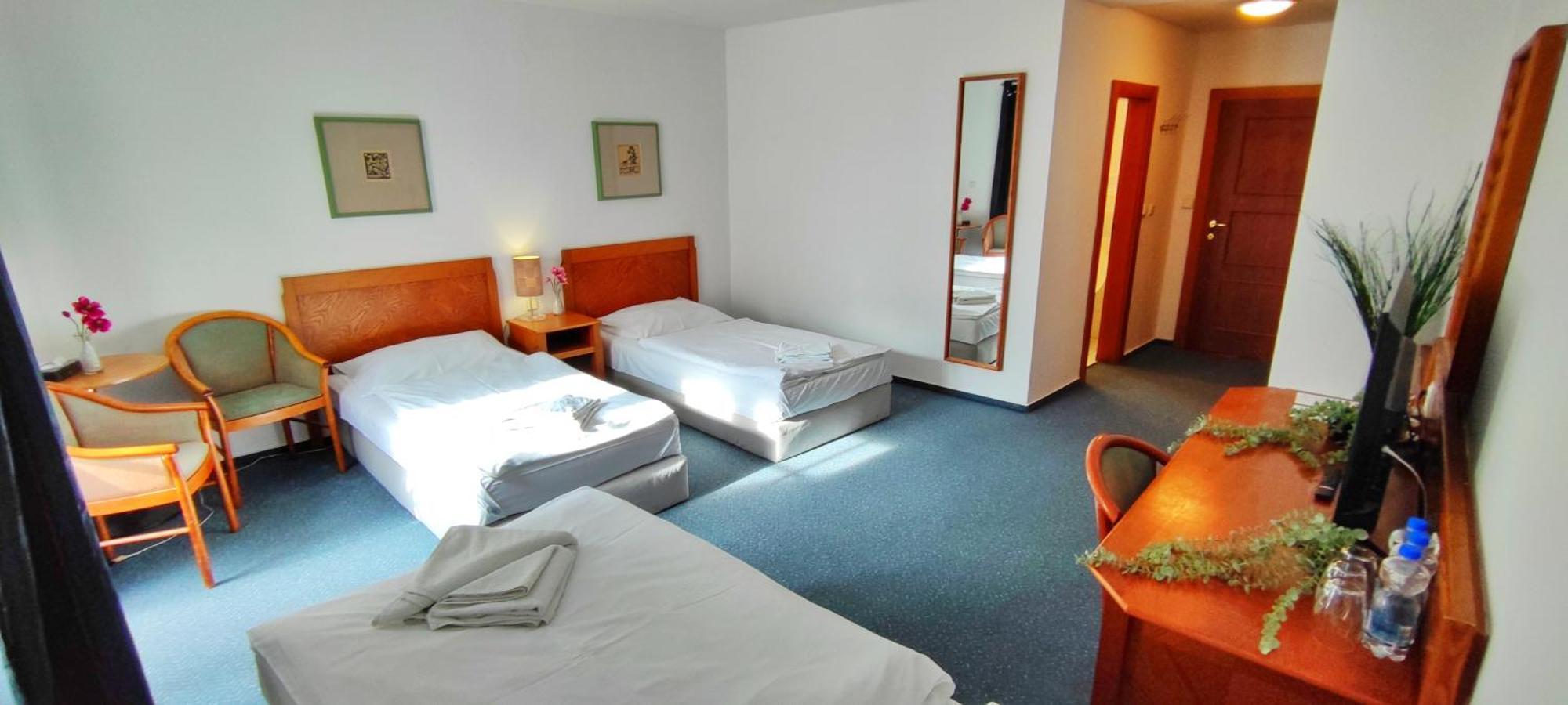 Hotel Magnolia Roudnice nad Labem Buitenkant foto