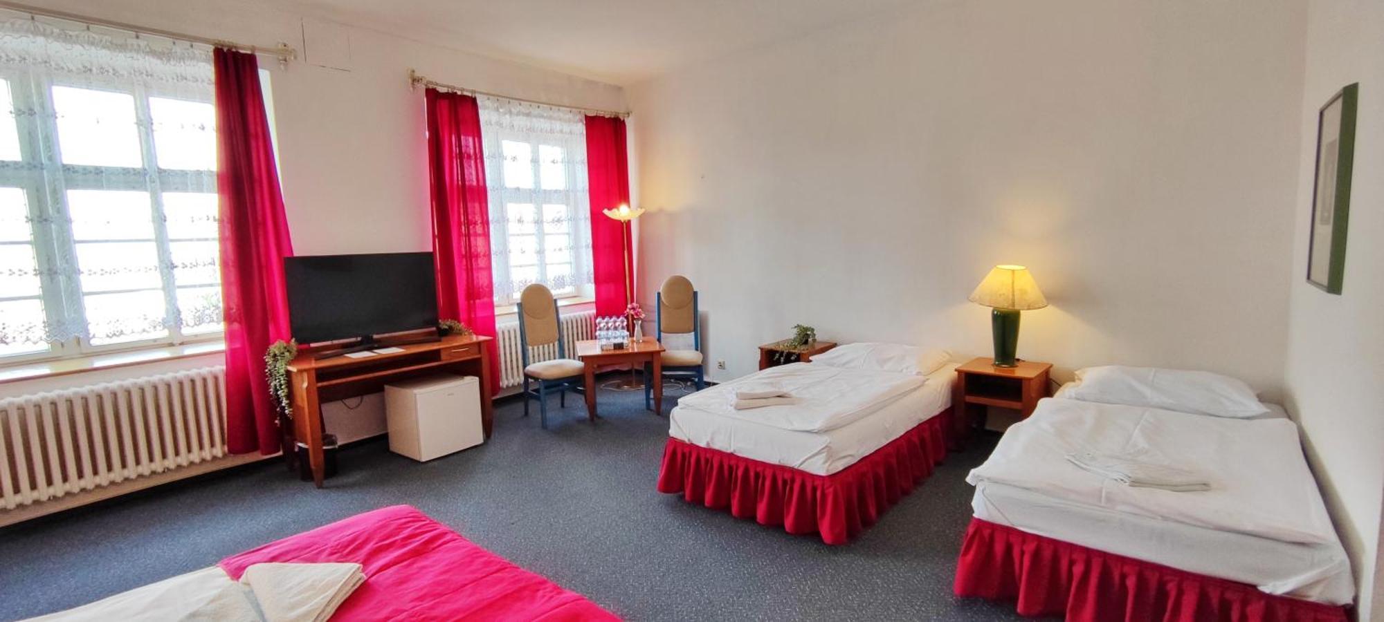 Hotel Magnolia Roudnice nad Labem Buitenkant foto