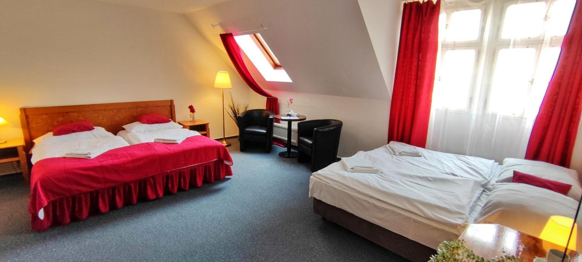 Hotel Magnolia Roudnice nad Labem Buitenkant foto