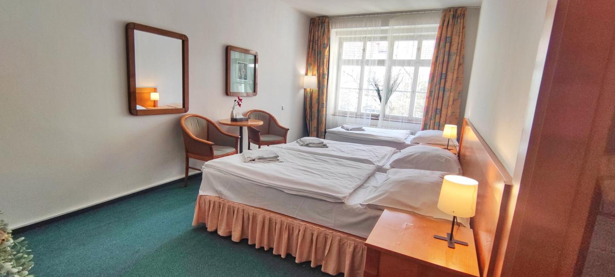 Hotel Magnolia Roudnice nad Labem Buitenkant foto