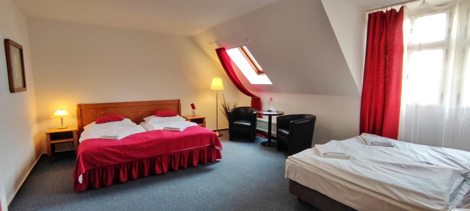 Hotel Magnolia Roudnice nad Labem Buitenkant foto